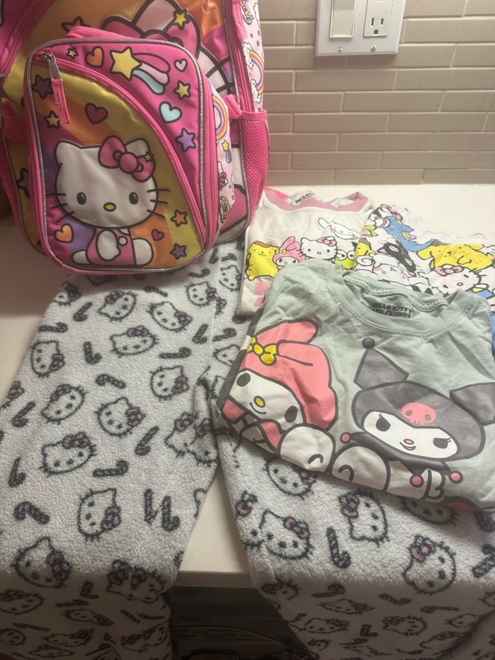 Hello Kitty Bundle Set of 5 ( Backpack, TShirt, Warm Pants M )